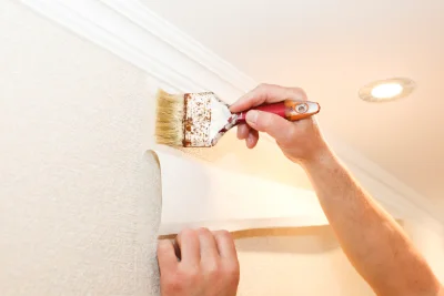 Pose de papier peint à Moustier-Ventadour — revêtements muraux et toiles de verre